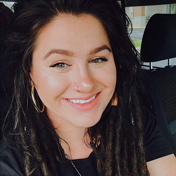 Meet your Posher, Karley - Picture 1 of 1